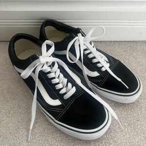 Vans Old Skool Shoe - Brand New size 9